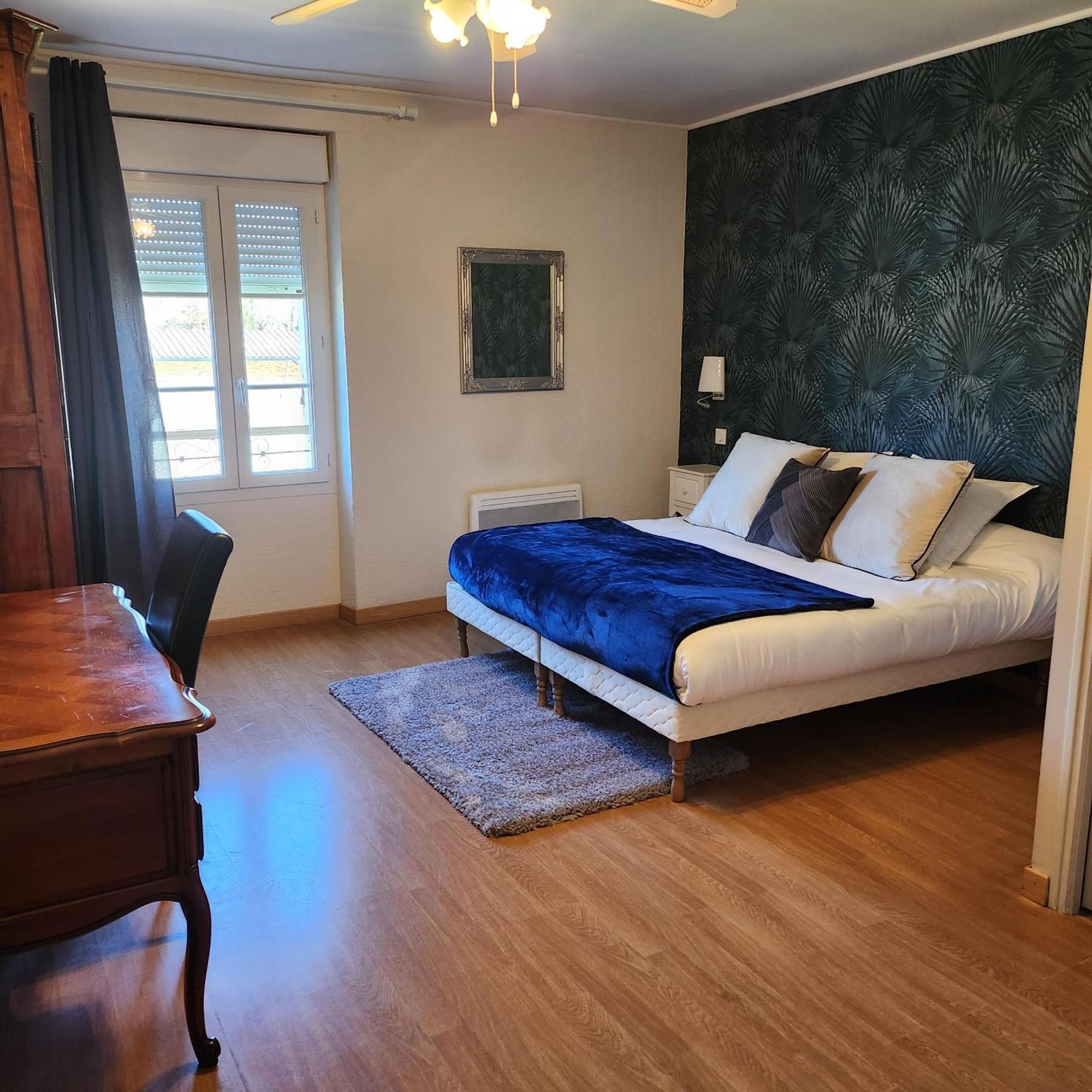 Hotel La Tour Perrier Eyrans Экстерьер фото