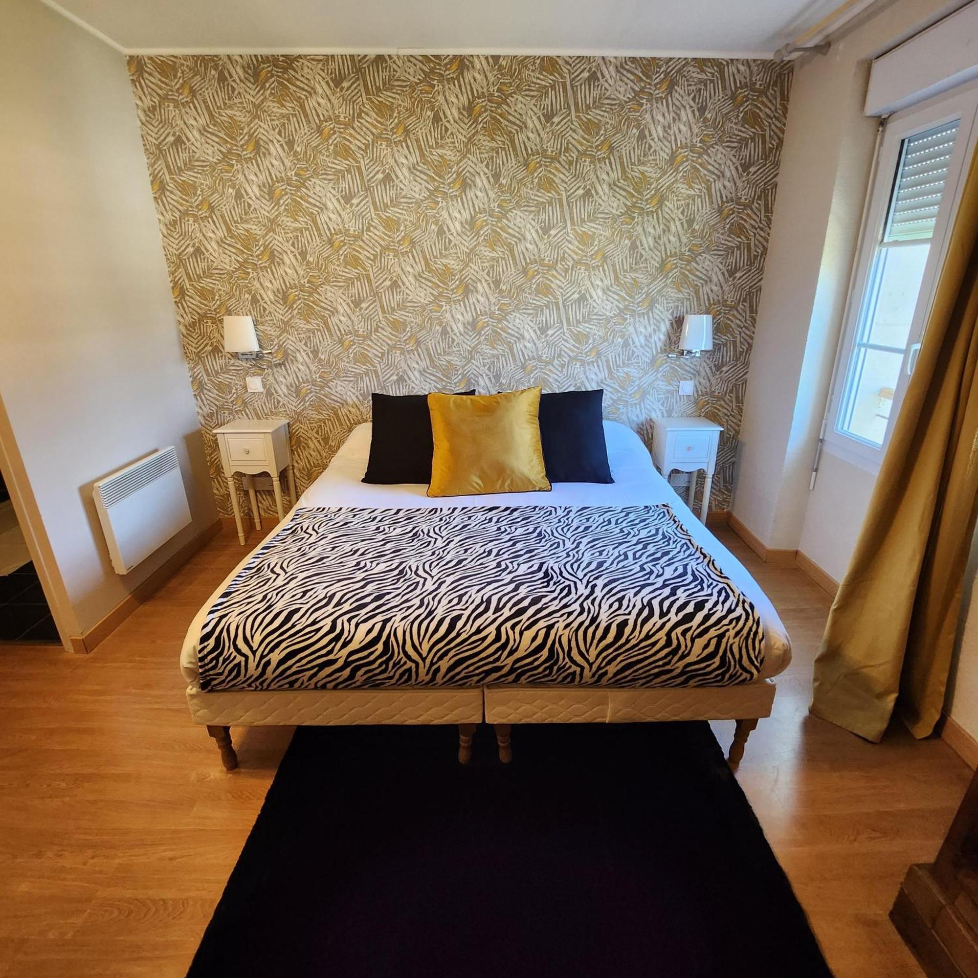 Hotel La Tour Perrier Eyrans Экстерьер фото